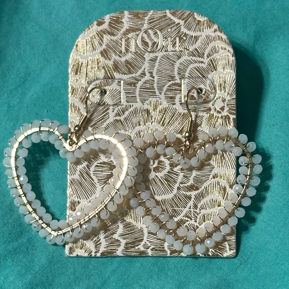 Noir Jewelry Elegant Gold and White Dangle Heart Earrings - Picture 4 of 4